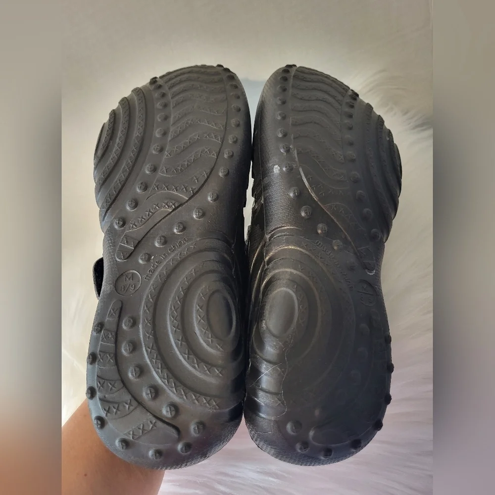 Doggers Stylish Black Studded Clogs, Size 8/9 - Picture 6 of 6